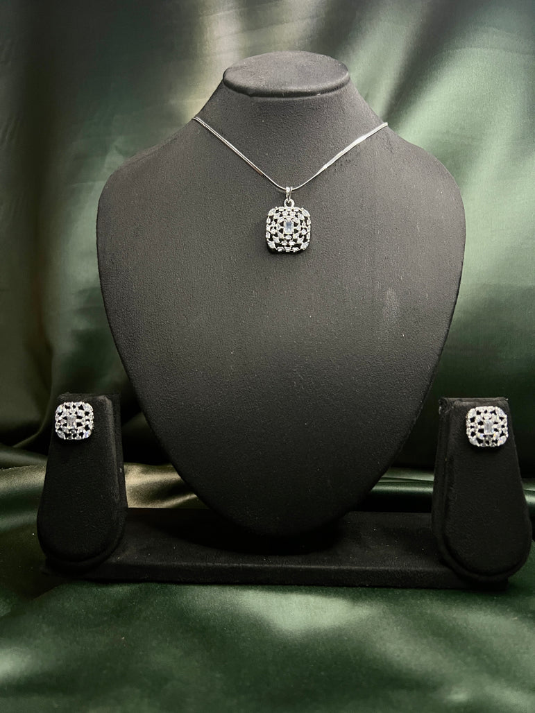 Pendant With Chain And Earring Set P0020